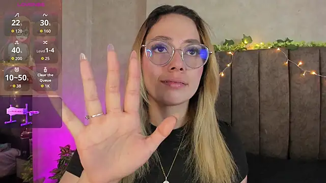 Snapshot of LanaMills_ chatting on March 3, 2026, 5:02 am LanaMills online show from March 3, 2026, 5:02 am