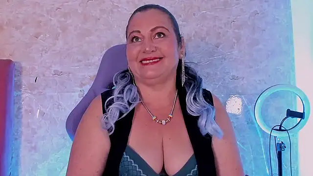 Snapshot of PalomaLombardi chatting on November 11, 2025, 8:09 pm PalomaLombardi online show from November 11, 2025, 8:09 pm