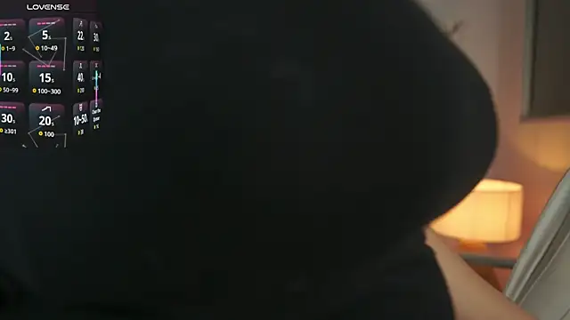 MilaCrave online show from October 25, 2025, 11:40 am