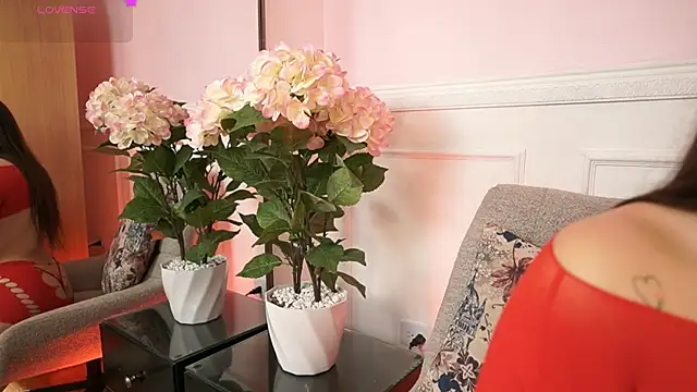 MilaCrave online show from February 10, 2026, 11:47 am