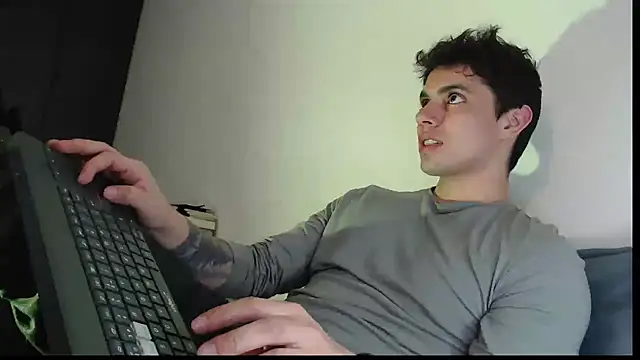 yourfavoriteboy   online show from January 8, 2026, 4:04 am