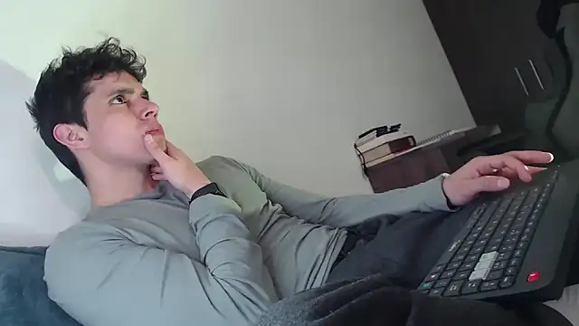 yourfavoriteboy   online show from January 9, 2026, 12:13 am