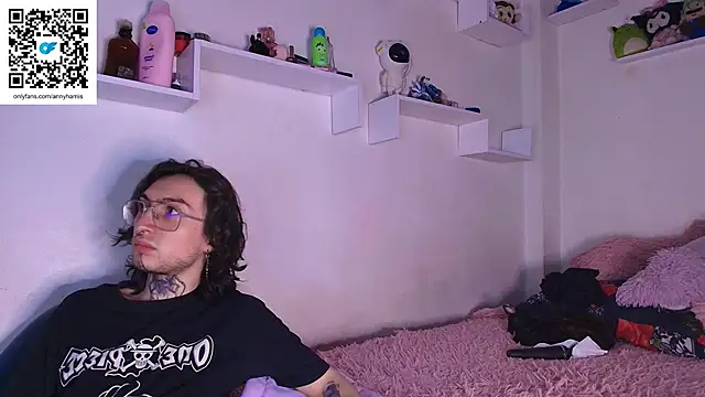 annyharriis online show from April 13, 2026, 11:32 pm