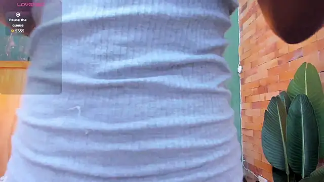 halleylorens online show from March 12, 2026, 7:20 pm