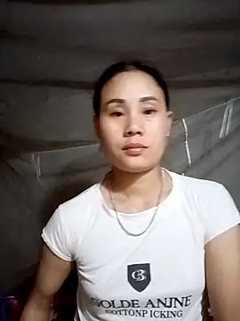 Snapshot of Ruaiuoi chatting on April 4, 2026, 12:57 pm Ruaiuoi online show from April 4, 2026, 12:57 pm