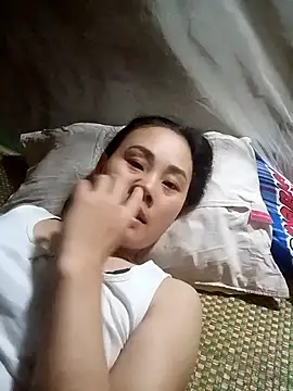 Snapshot of Ruaiuoi chatting on April 12, 2026, 1:27 pm Ruaiuoi online show from April 12, 2026, 1:27 pm