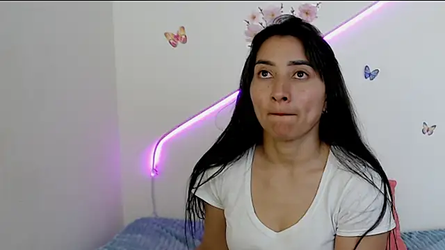 angelyxs online show from October 24, 2025, 8:27 pm