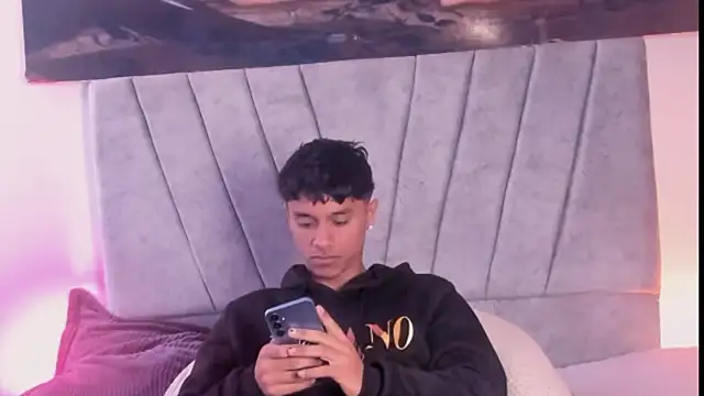 Snapshot of ZYZZ1312 chatting on December 2, 2025, 5:19 pm ZYZZ1312 online show from December 2, 2025, 5:19 pm