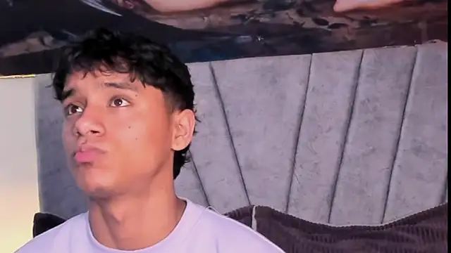 Snapshot of ZYZZ1312 chatting on December 19, 2025, 9:11 pm ZYZZ1312 online show from December 19, 2025, 9:11 pm