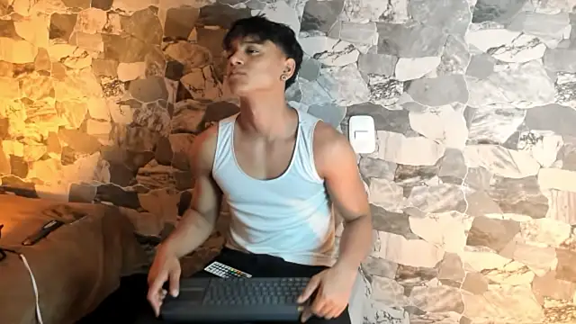 ZYZZ1312 online show from April 1, 2026, 4:24 am