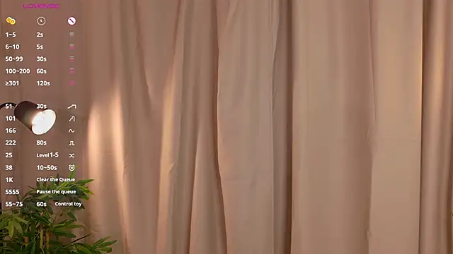 lisabaus online show from November 28, 2025, 7:11 am