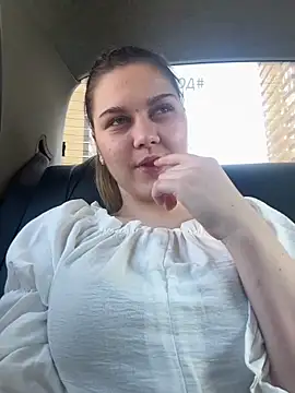 lisabaus online show from March 8, 2026, 9:35 am