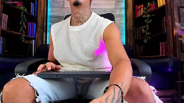 Donovan Desmond online show from April 1, 2026, 10:18 pm