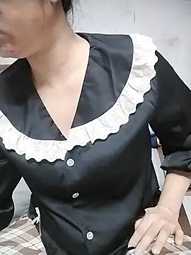 Mie rose online show from November 4, 2025, 1:10 pm