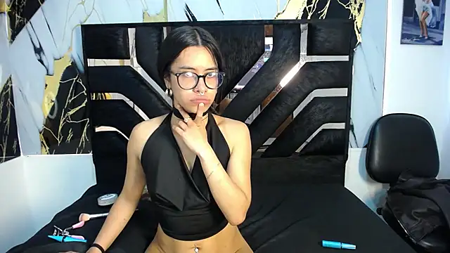 Snapshot of Miahotcs1 chatting on February 9, 2026, 2:32 pm Miahotcs1 online show from February 9, 2026, 2:32 pm