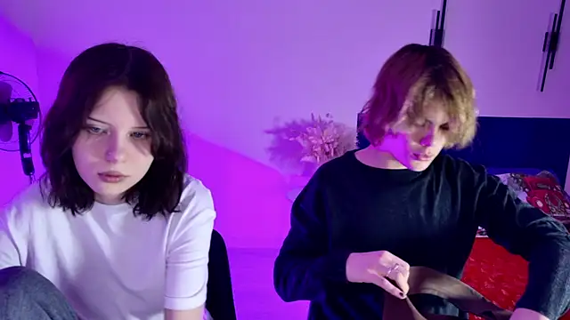 Snapshot of Bonnie_And_C1yde chatting on January 19, 2026, 2:21 pm Bonnie And C1yde online show from January 19, 2026, 2:21 pm