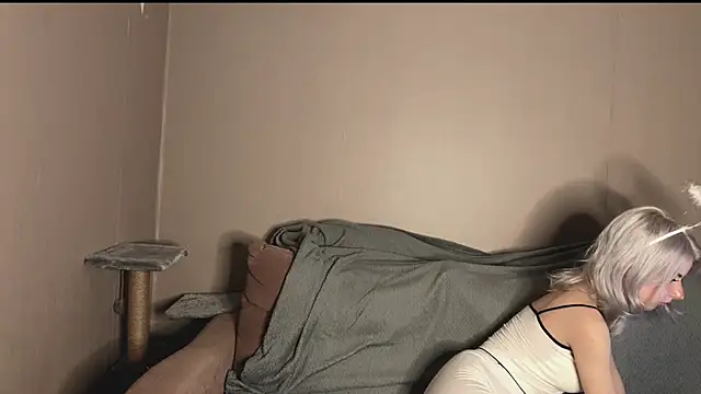 snowy lisa online show from October 22, 2025, 12:49 pm