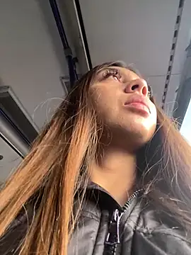 Sara-cooper2 online show from December 4, 2025, 7:11 pm