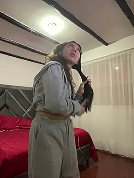 Sara-cooper2 online show from April 3, 2026, 2:04 pm