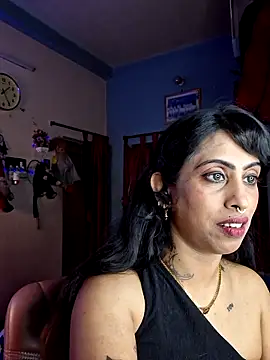 Snapshot of Love_Beauty01 chatting on April 19, 2026, 7:27 pm Love Beauty01 online show from April 19, 2026, 7:27 pm