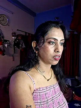 Snapshot of Love_Beauty01 chatting on April 24, 2026, 6:43 pm Love Beauty01 online show from April 24, 2026, 6:43 pm