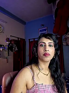 Snapshot of Love_Beauty01 chatting on April 25, 2026, 7:11 pm Love Beauty01 online show from April 25, 2026, 7:11 pm