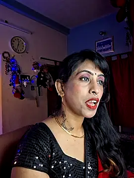 Snapshot of Love_Beauty01 chatting on May 11, 2026, 6:38 pm Love Beauty01 online show from May 11, 2026, 6:38 pm