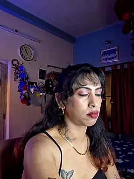 Snapshot of Love_Beauty01 chatting on May 23, 2026, 5:06 pm Love Beauty01 online show from May 23, 2026, 5:06 pm
