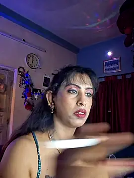 Snapshot of Love_Beauty01 chatting on May 25, 2026, 5:41 pm Love Beauty01 online show from May 25, 2026, 5:41 pm