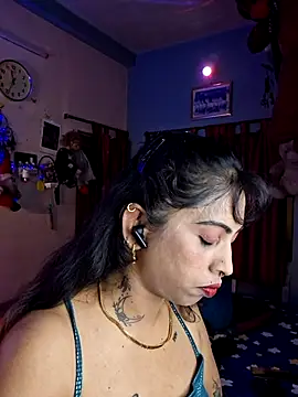 Snapshot of Love_Beauty01 chatting on May 31, 2026, 5:42 pm Love Beauty01 online show from May 31, 2026, 5:42 pm