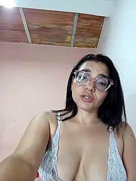Snapshot of Sensual_Anyelie chatting on September 19, 2025, 9:22 am Sensual Anyelie online show from September 19, 2025, 9:22 am