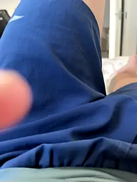 Novinho16cmz online show from November 10, 2025, 7:35 pm