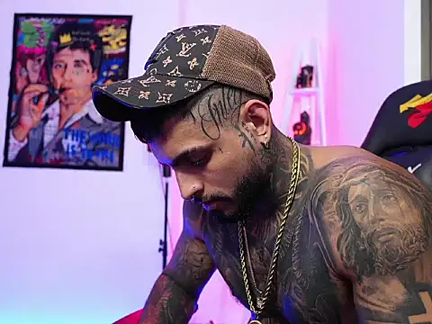 logan hugh8 online show from October 31, 2025, 6:03 am