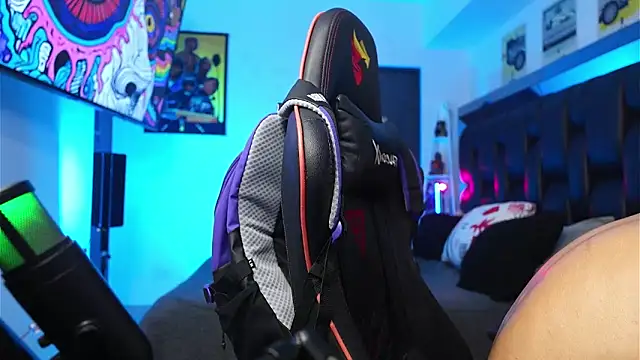 logan hugh8 online show from February 13, 2026, 3:24 am