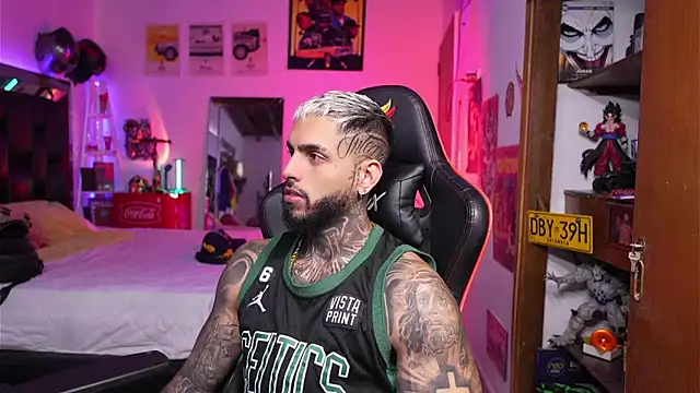 logan hugh8 online show from April 1, 2026, 3:20 pm