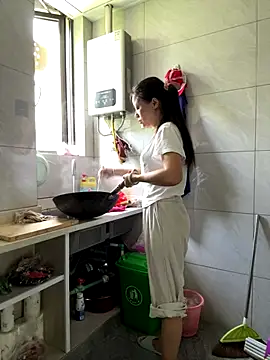 coco-o online show from September 28, 2025, 3:34 am