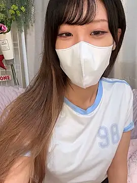 emiiiii1001 online show from September 18, 2025, 3:08 am