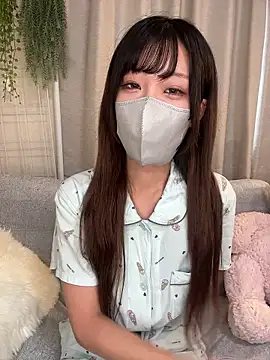 emiiiii1001 online show from November 1, 2025, 2:46 am