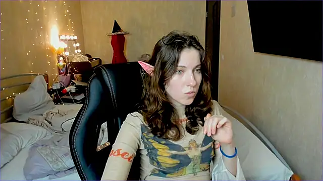 Agata in Wonderland online show from October 12, 2025, 7:35 pm