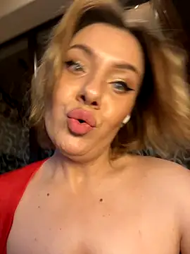 Snapshot of emmasweett11 chatting on November 16, 2025, 2:33 pm emmasweett11 online show from November 16, 2025, 2:33 pm