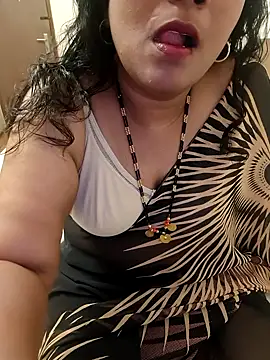 Snapshot of Aunty_Boy_143 chatting on October 8, 2025, 12:36 pm Aunty Boy 143 online show from October 8, 2025, 12:36 pm