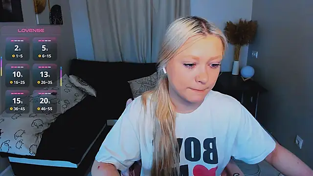 Millie Vanillies online show from December 5, 2025, 5:49 am