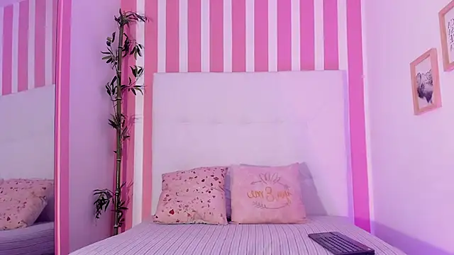 Snapshot of Maddy_Norton chatting on February 25, 2026, 7:45 pm Maddy Norton online show from February 25, 2026, 7:45 pm