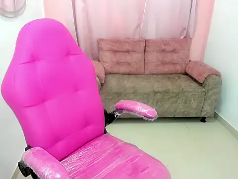 Emiss Jones online show from October 30, 2025, 1:34 pm