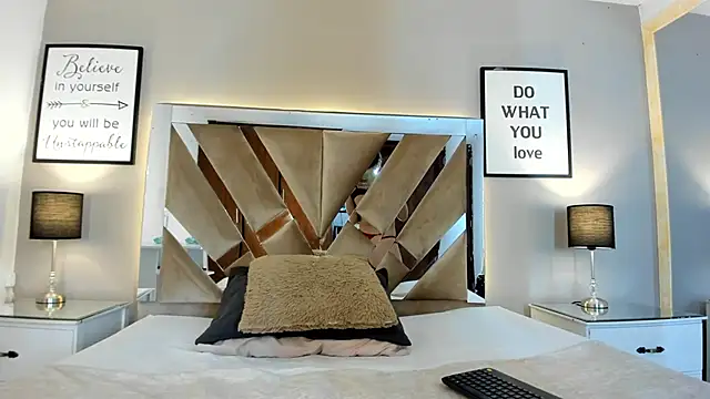 cellestehot online show from October 16, 2025, 11:55 am