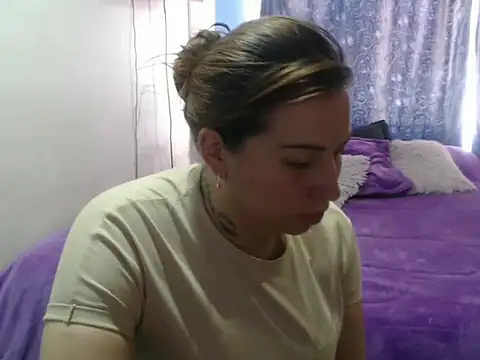 cloequeen15 online show from October 7, 2025, 4:48 pm