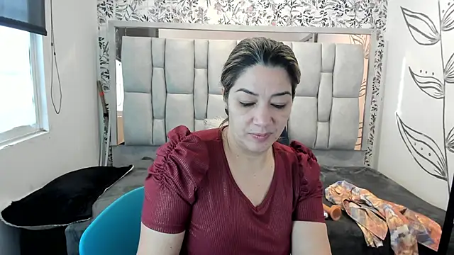 Chanel  Rose   online show from September 13, 2025, 12:05 pm