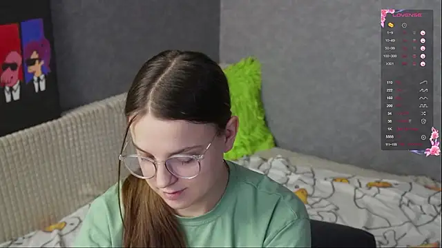 Violetwin online show from February 22, 2026, 9:41 am