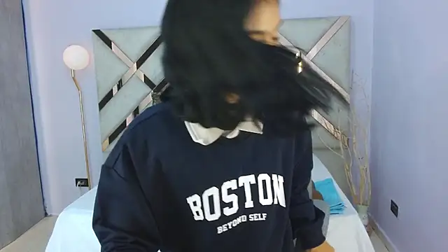 Milaa Star  online show from December 18, 2025, 3:45 am