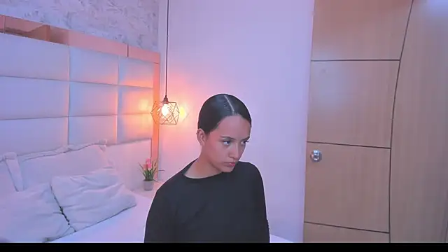 Salome Smitth 1 online show from April 15, 2026, 8:09 pm